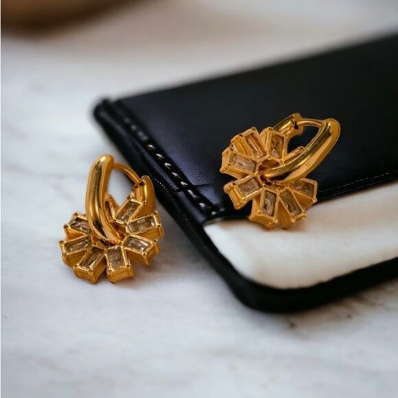 NEW 18K yellow gold plated CZ snowflake hoop drop earrings jewelry B15A - Picture 6 of 8